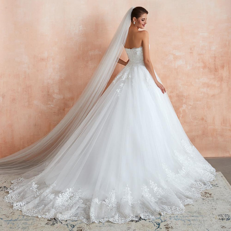 Stylish Strapless Appliques Tulle Wedding Dress