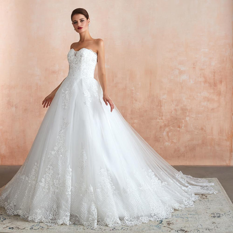 Stylish Strapless Appliques Tulle Wedding Dress