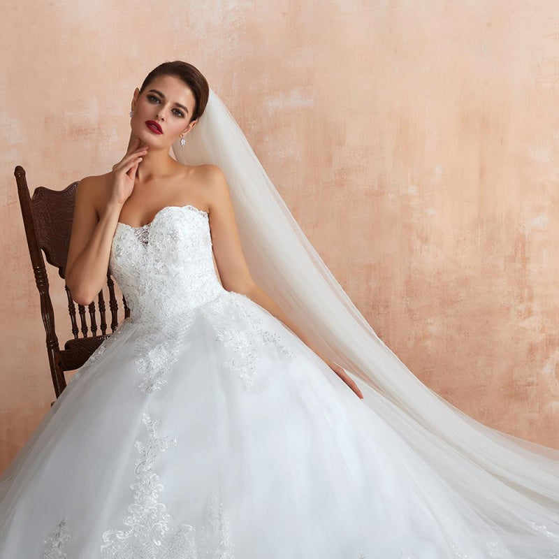 Stylish Strapless Appliques Tulle Wedding Dress