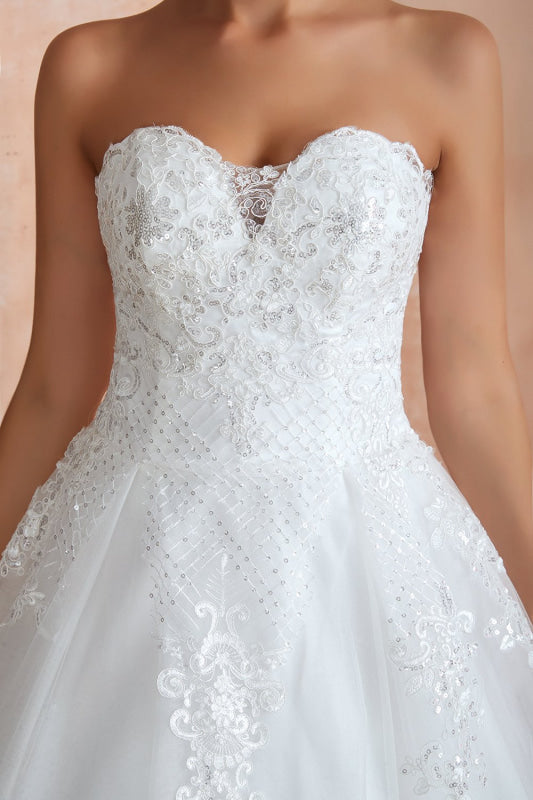 Stylish Strapless Appliques Tulle Wedding Dress