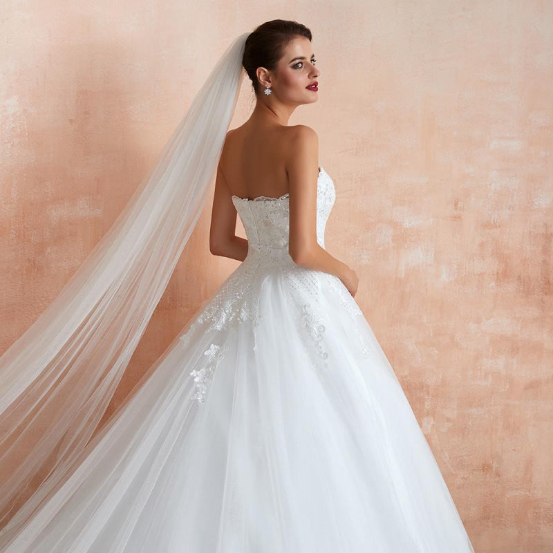Stylish Strapless Appliques Tulle Wedding Dress