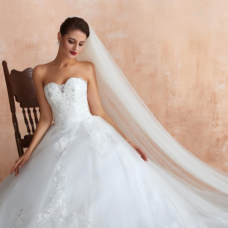 Stylish Strapless Appliques Tulle Wedding Dress