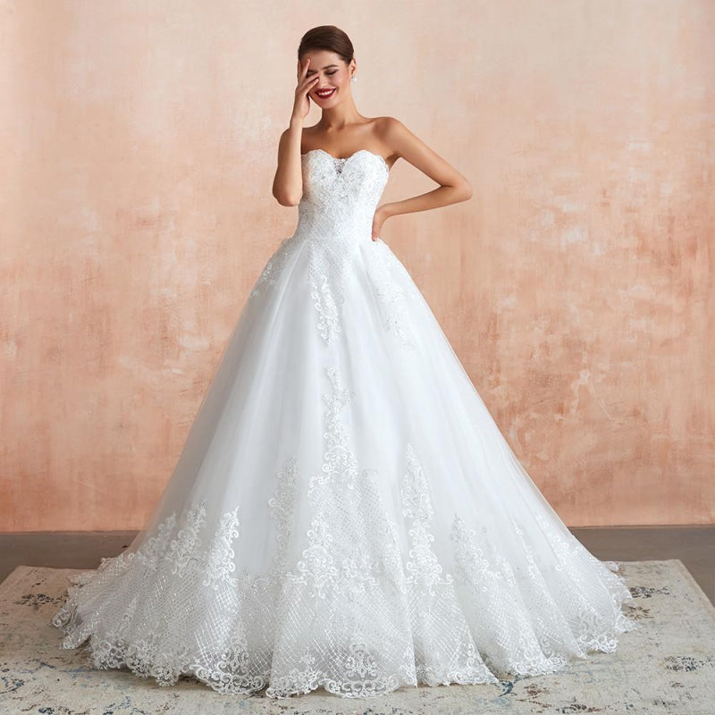 Stylish Strapless Appliques Tulle Wedding Dress