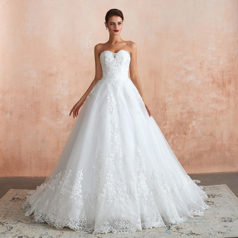 Stylish Strapless Appliques Tulle Wedding Dress