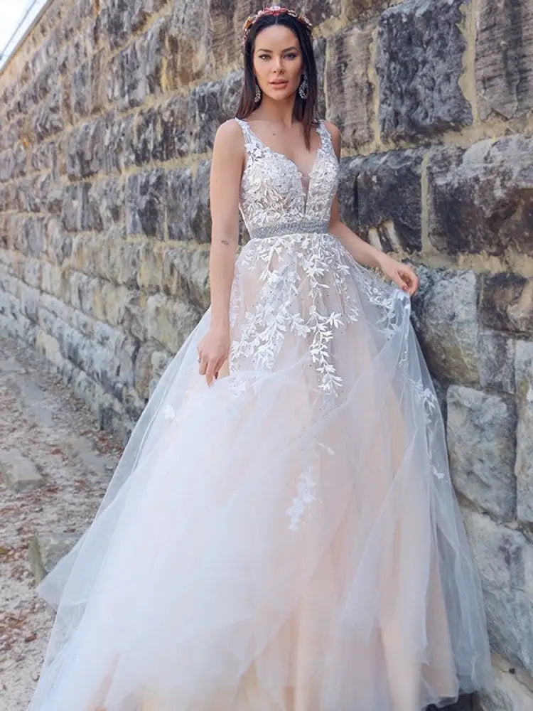Tulle Applique V-Neck A-Line/Princess Wedding Dress Sleeveless
