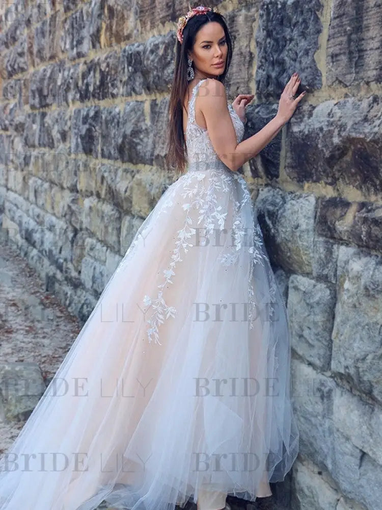 Tulle Applique V-Neck A-Line/Princess Wedding Dress Sleeveless