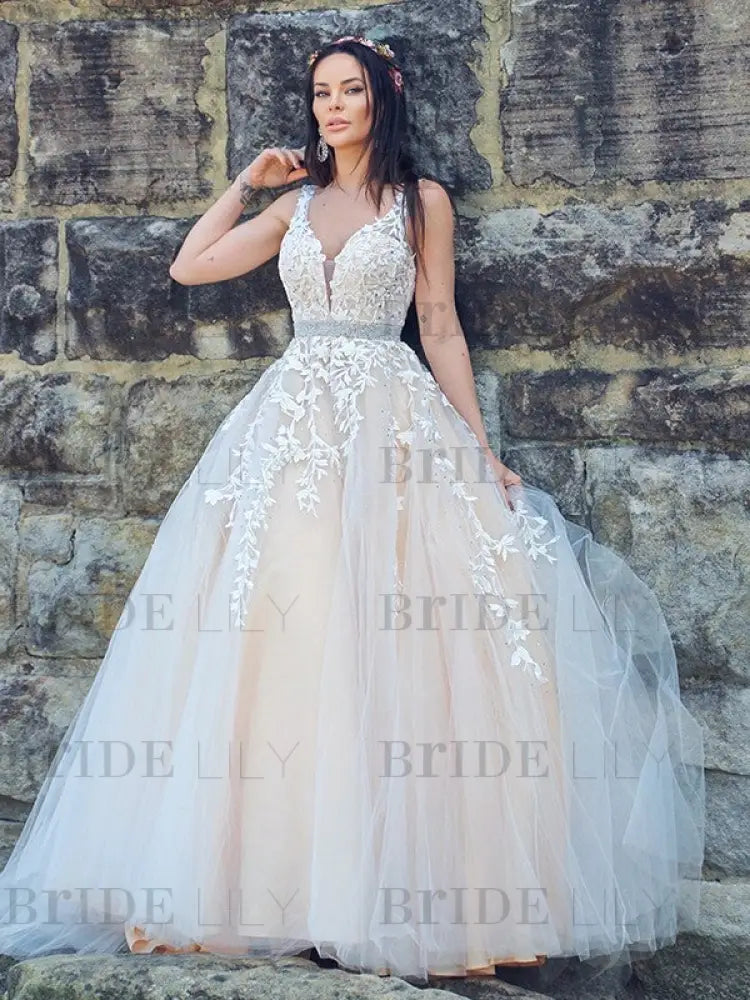 Tulle Applique V-Neck A-Line/Princess Wedding Dress Sleeveless