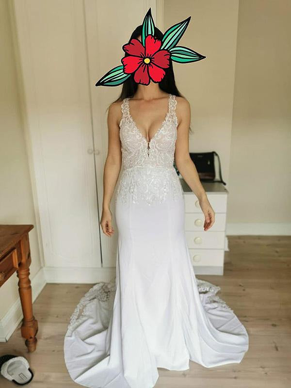 V-Neck Lace Mermaid Wedding Dresses