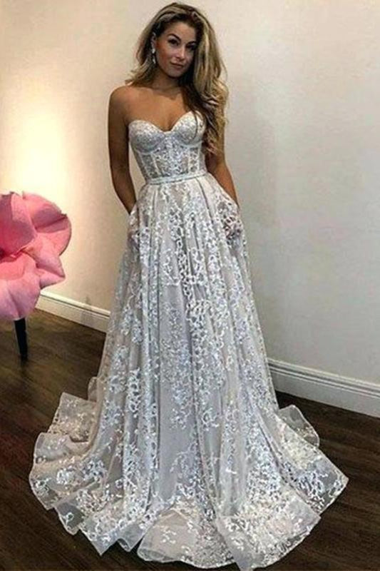 Vintage Ivory Sweetheart Lace Wedding Dress