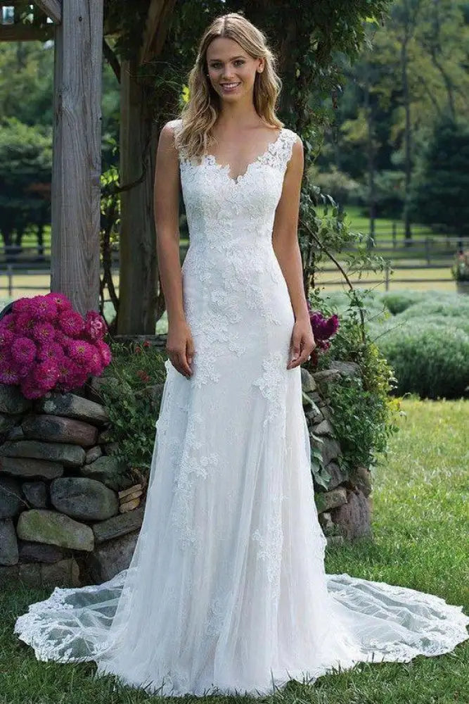 Vintage V Neck Sleeveless Tulle Appliqued Wedding Dress