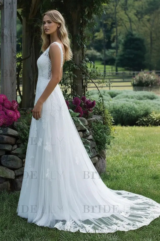 Vintage V Neck Sleeveless Tulle Appliqued Wedding Dress